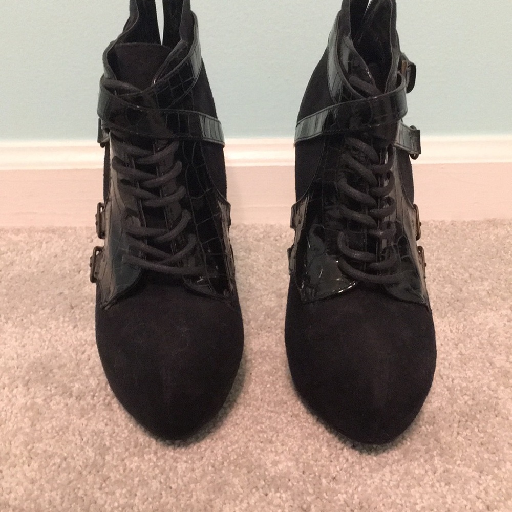 Shoedazzle Meilin Ankle Boot